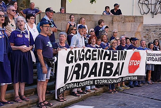 Rechazan que el plan Guggenheim se fije en otro punto de Urdaibai tras alejarse de Murueta