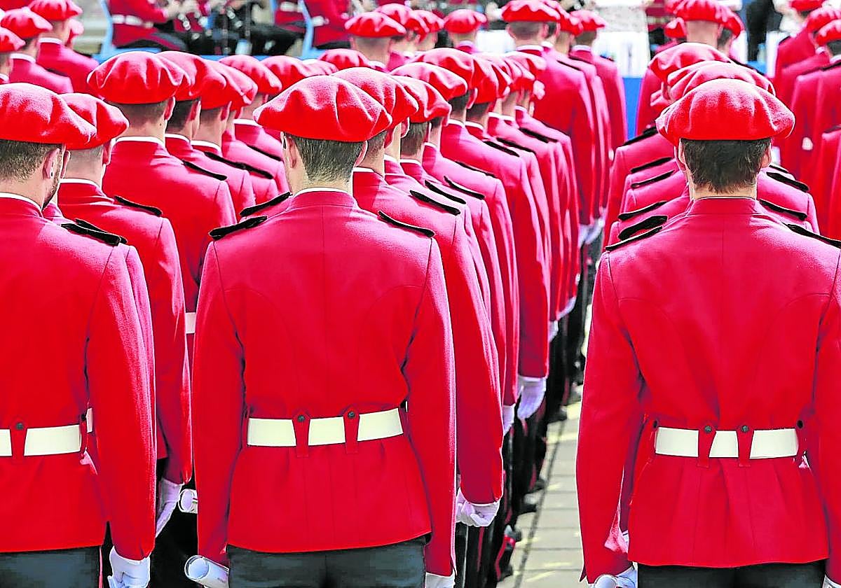 Imagen de un acto de graduación de ertzainas realizado en la academia de Arkaute.