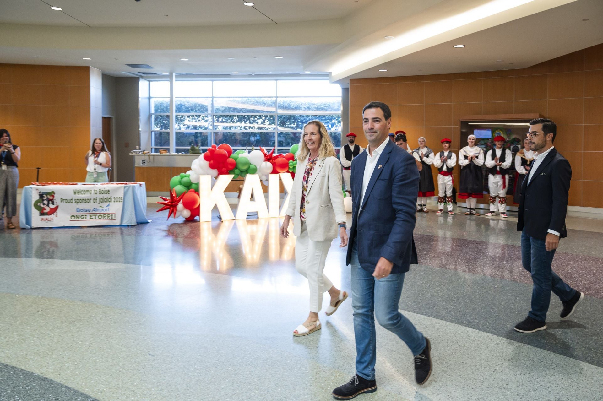 Pradales estrecha lazos con la diáspora vasca en el Jaialdi de Boise