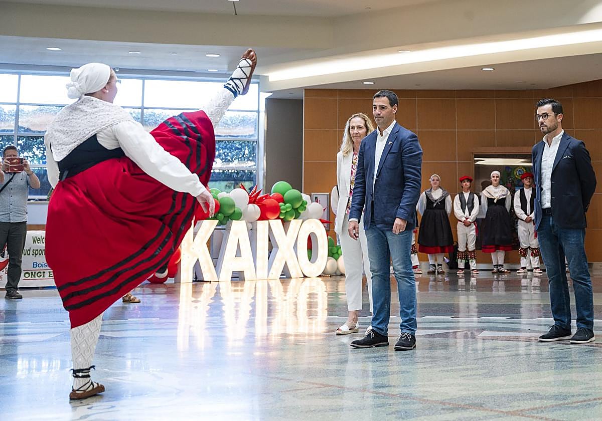 Pradales estrecha lazos con la diáspora vasca en el Jaialdi de Boise