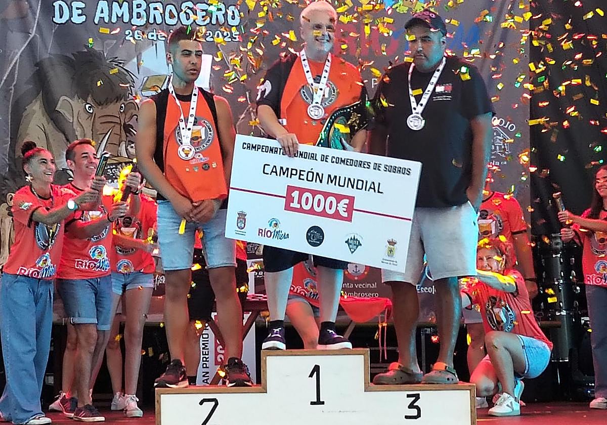 El bicampeón del mundial de comer sobaos repite triunfo pero sin superar su récord.