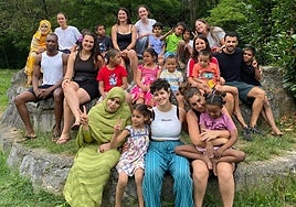 Se organizan salidas al monte, talleres creativos, días de piscina, excursiones, paseos a caballo y surf inclusivo.