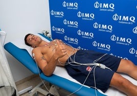 Matteo Spagnolo, durante el reconocimiento médico como jugador azulgrana.
