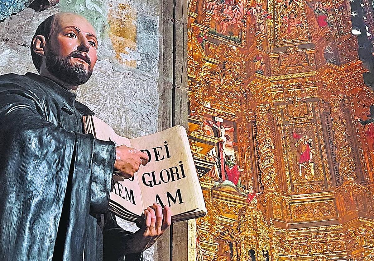 Estatua San Ignacio de Loyola en la iglesia de Santa María de la Asunción en Navarrete