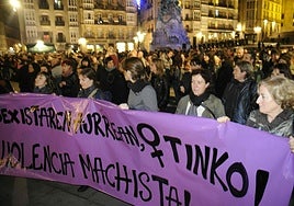 Concentración en Vitoria en el Día Internacional de la Eliminación de la Violencia contra la Mujer.