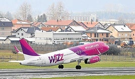 Wizz Air tiene una flota de 180 aparatos y espera recueperar 40 que tiene parados por un fallo en los motores, e incoporar 50 nuevos en 2026