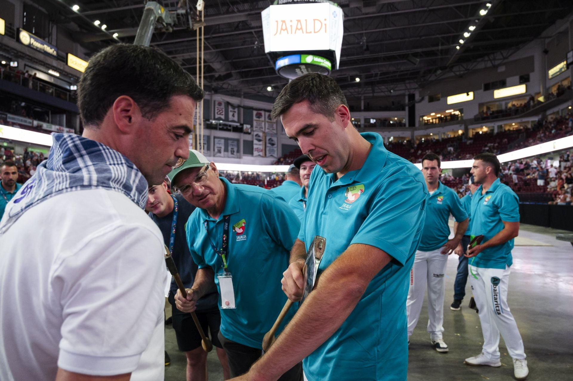 Pradales celebra junto a aizkolaris y harrijasotzailes la &#039;Sports Night&#039; en Boise
