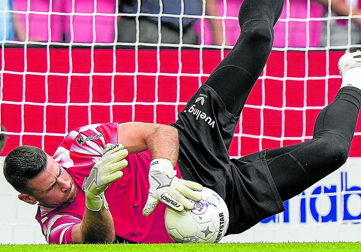 Unai Simón disputó los 90 minutos en el test más serio de la pretemporada hasta la fecha ante el PSV en Eindhoven.