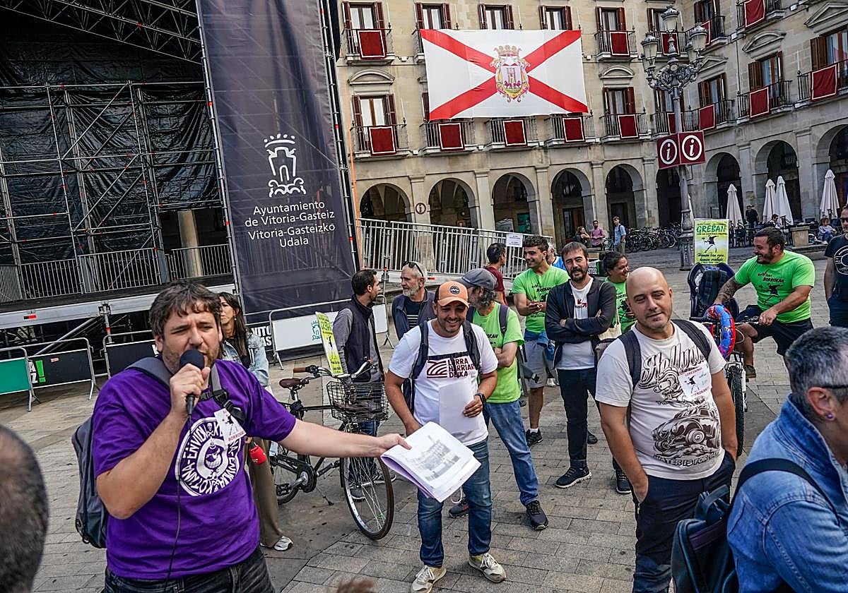 Los jardineros han hecho una 'ruta turística' explicando los motivos de su huelga.
