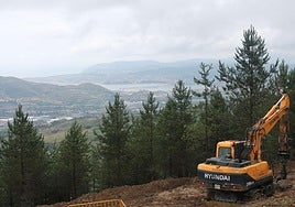 Imagen de 2014 de las obras de la línea de alta tensión Penagos-Güeñes, que también atravesó la zona minera.