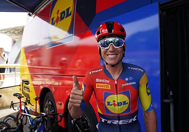 Aleix Espargaró ha cambiado la moto por la bicicleta y a sus 35 años correrá el Circuito de Getxo como ciclista profesional.