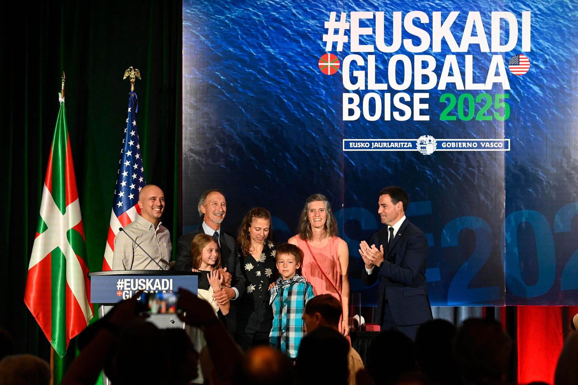 Premio al profesor Carmelo Urza, el padre del programa de intercambio de estudiantes entre EEUU y Euskadi