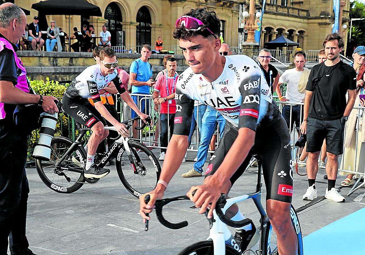 Isaac del Toro, que estará en Getxo, durante la salida del sábado en la Clásica.