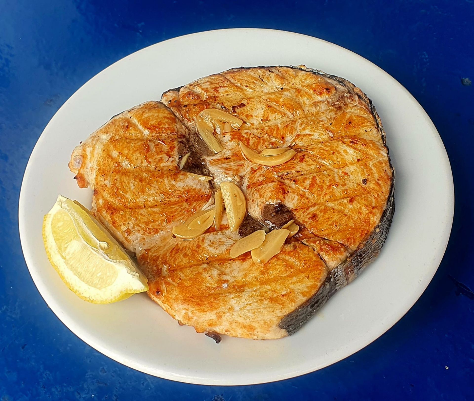 El restaurante efímero de pescado a la brasa a menos de una hora de Bilbao que no te puedes perder