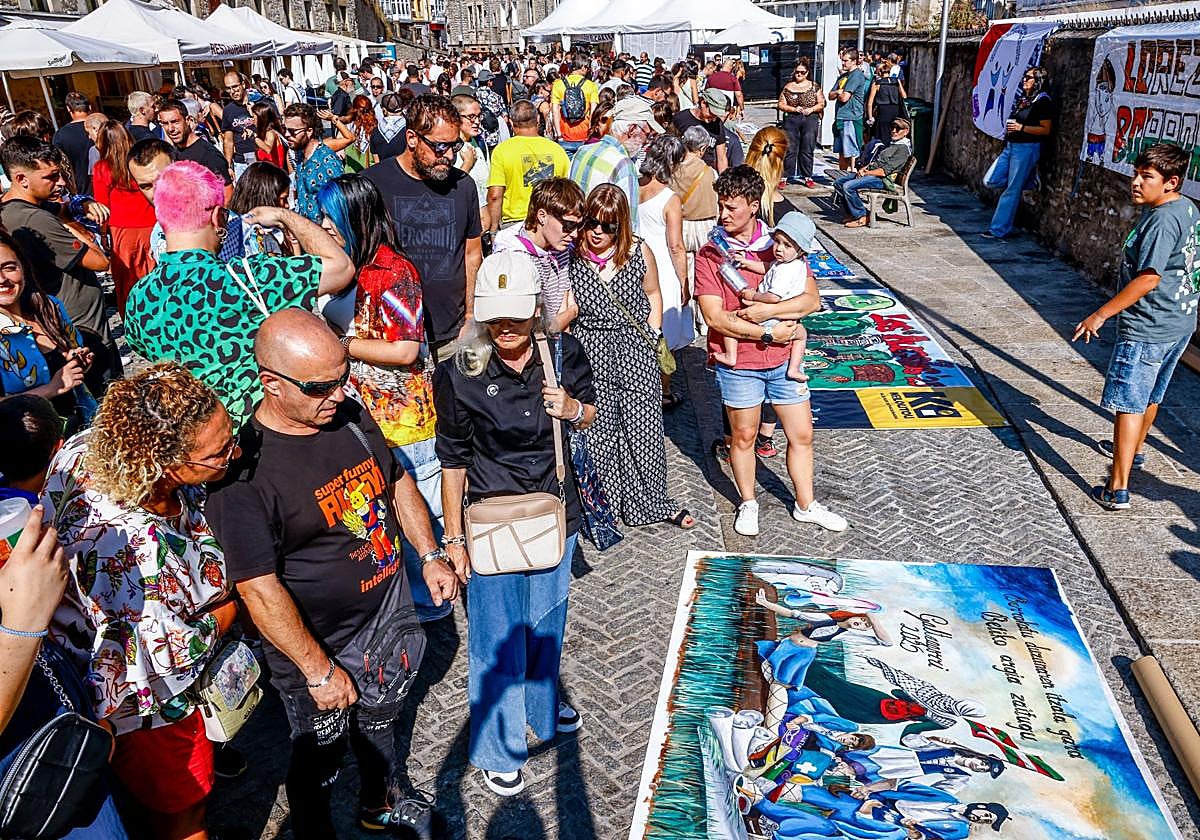 Las pancartas de la Comisión de Blusas y Neskas, en imágenes