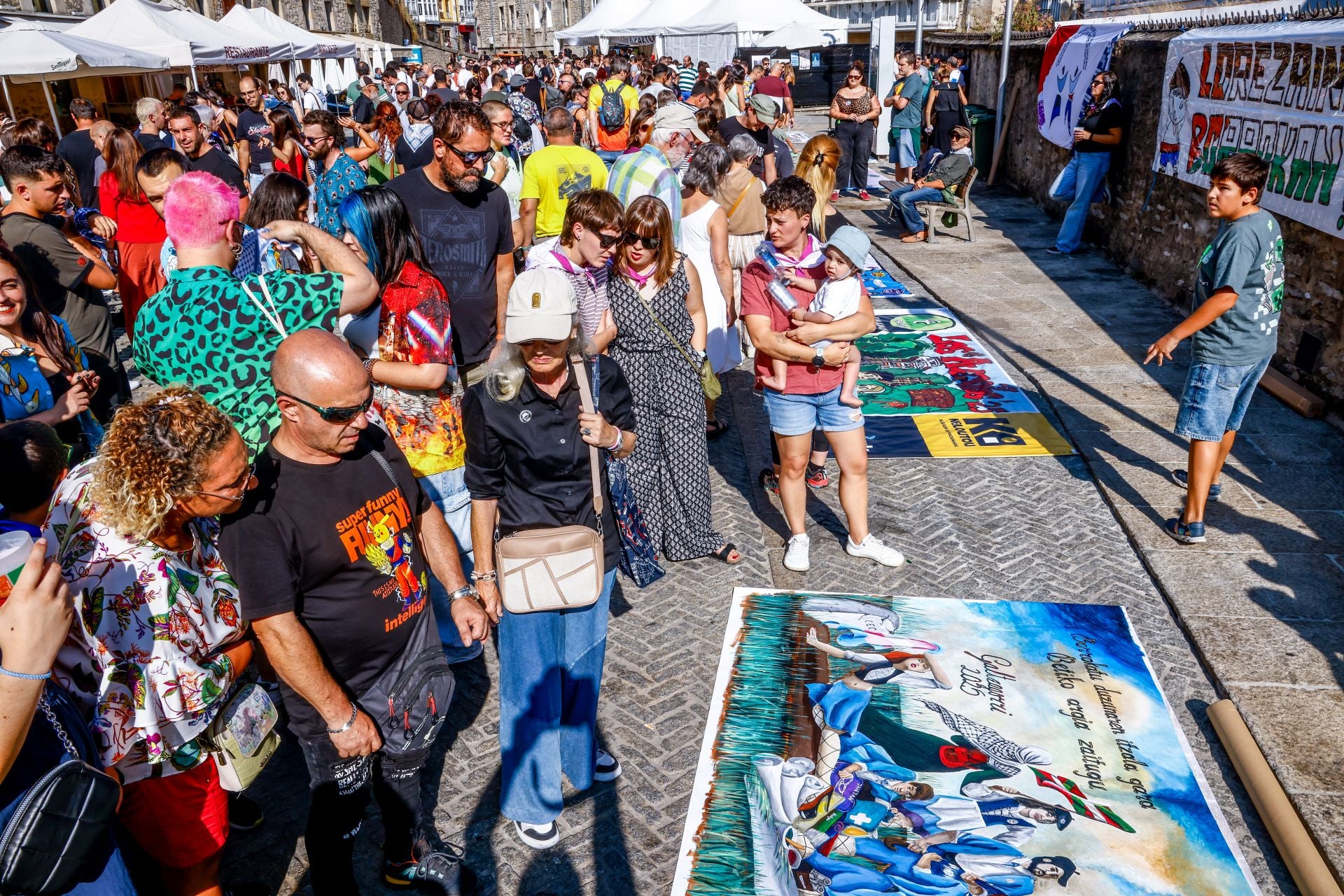 Las pancartas de la Comisión de Blusas y Neskas, en imágenes