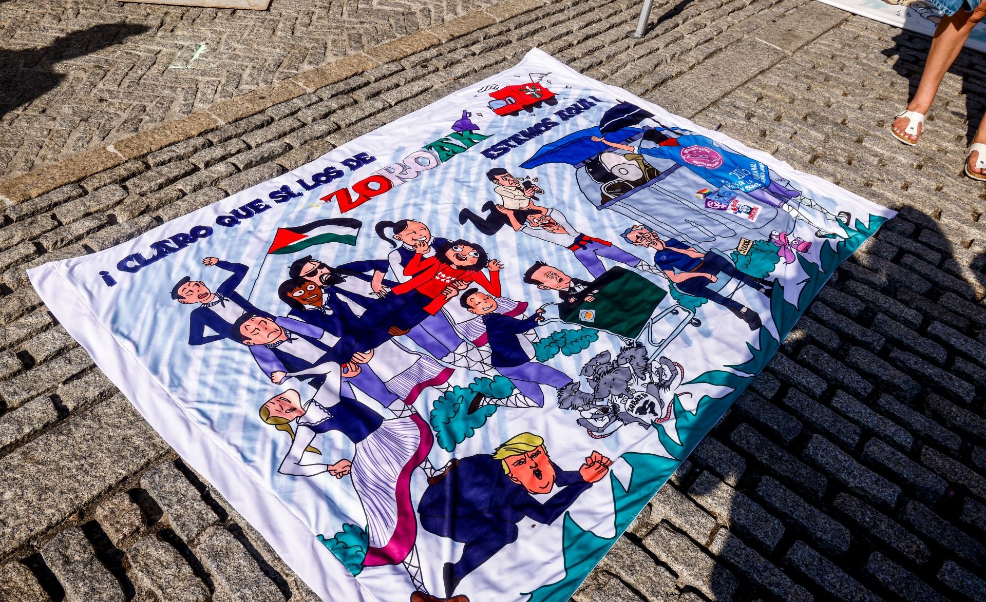 Las pancartas de la Comisión de Blusas y Neskas, en imágenes