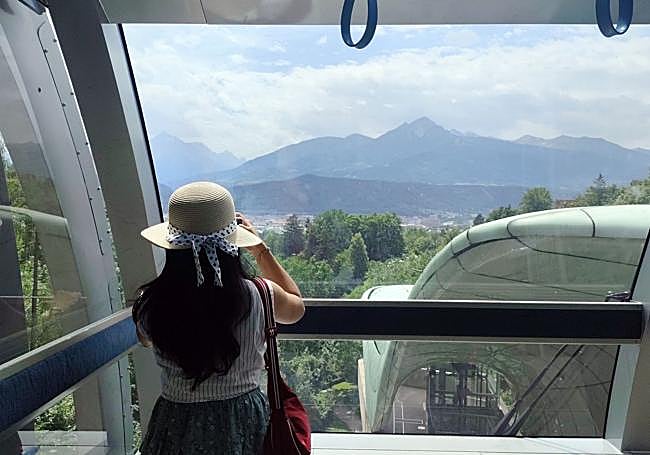 Zaha Hadid diseñó las estaciones del funicular. I. López