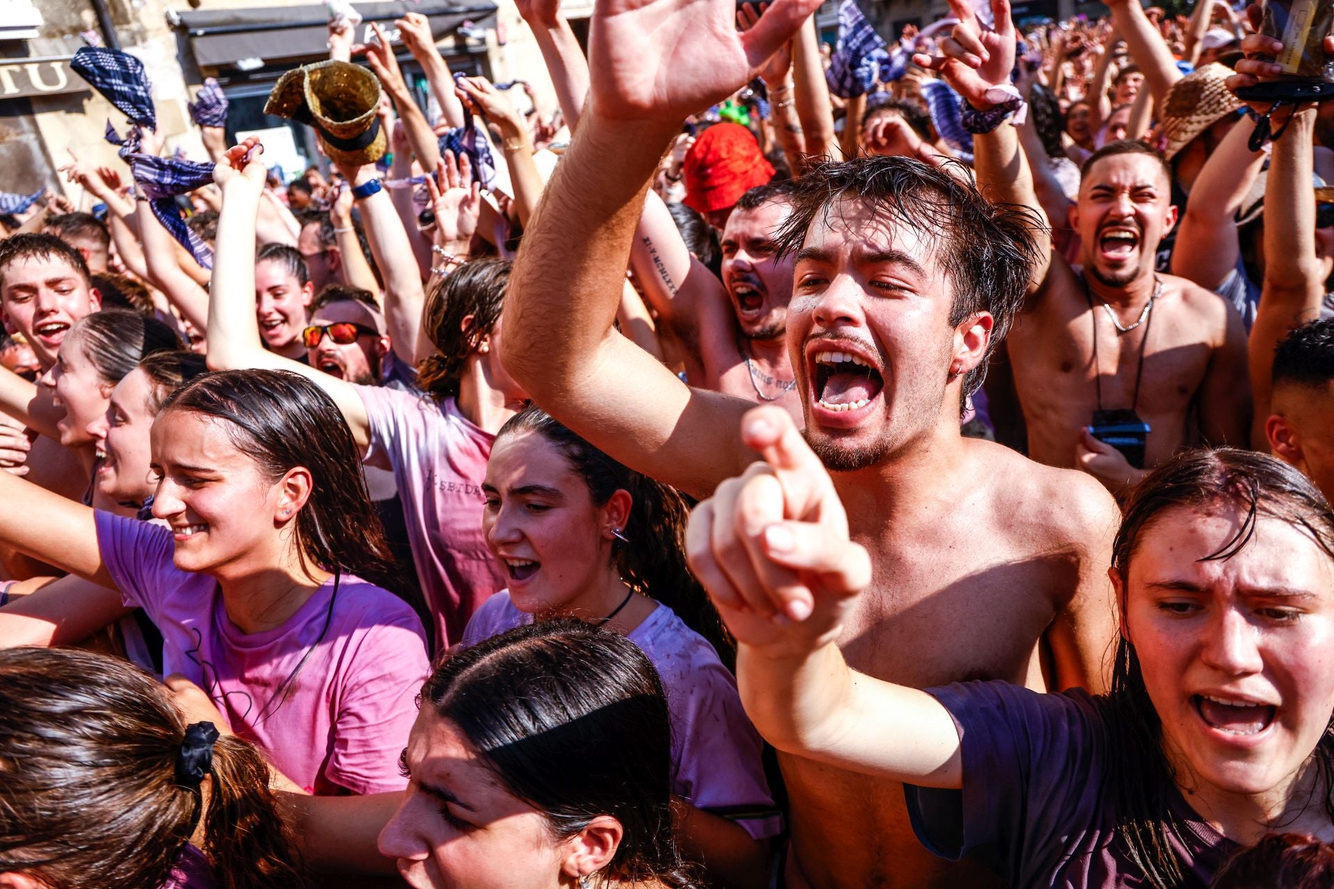 La bajada de Celedón en imágenes