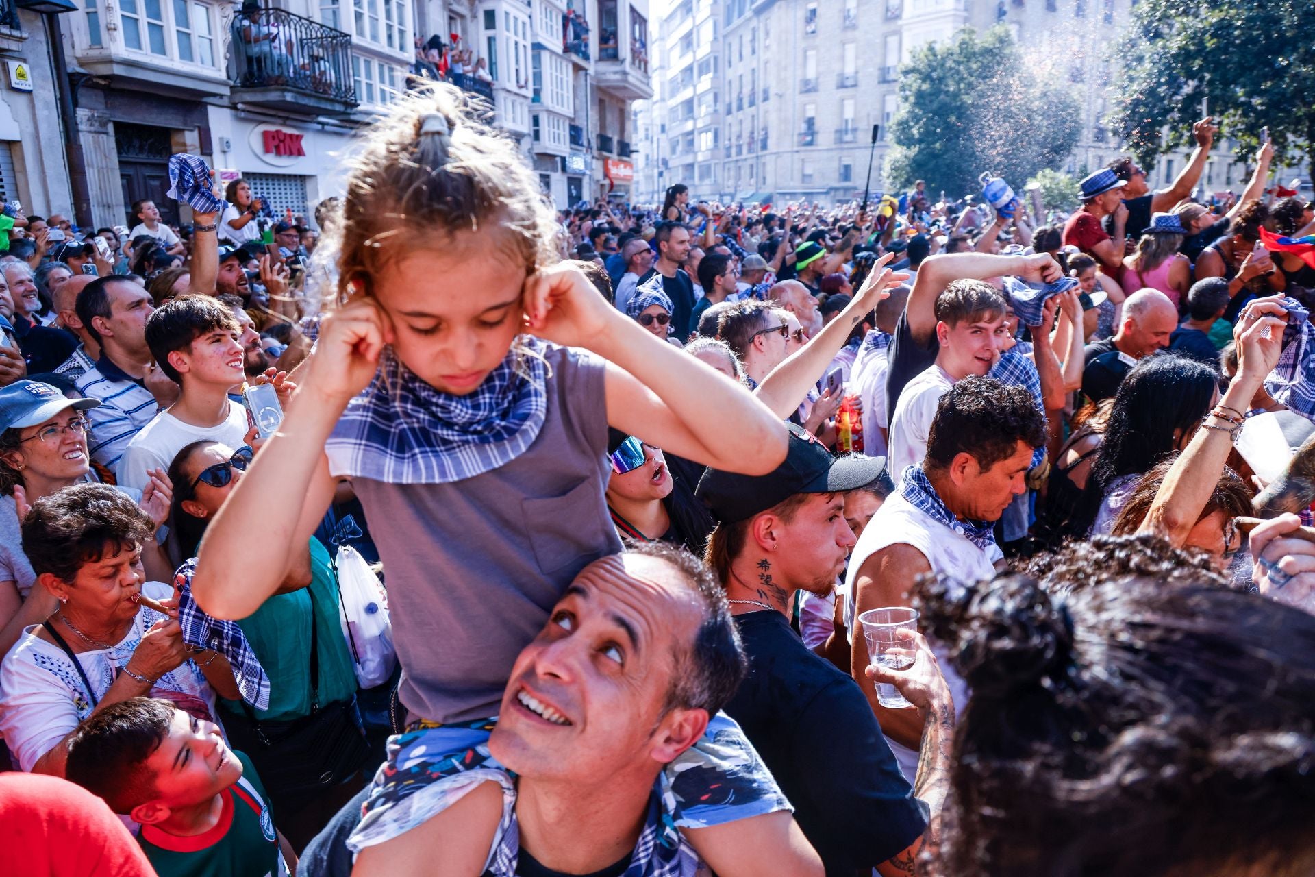 La bajada de Celedón en imágenes
