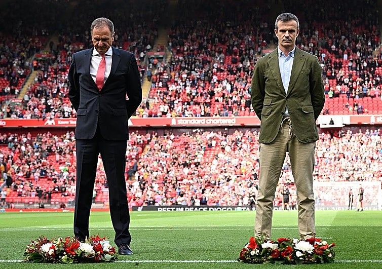 El Athletic participa en el emotivo homenaje a Diogo Jota
