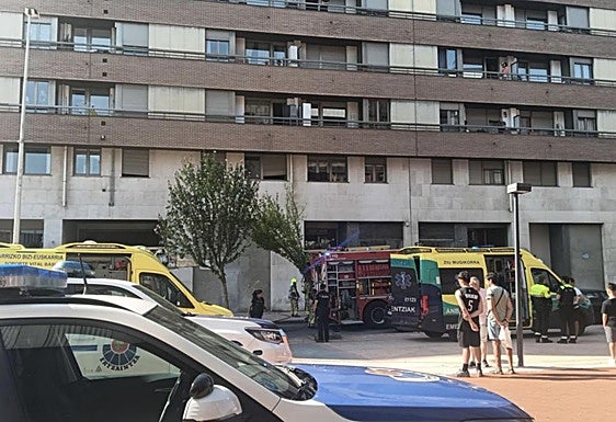 Los servicios de emergencia en el lugar del incendio.