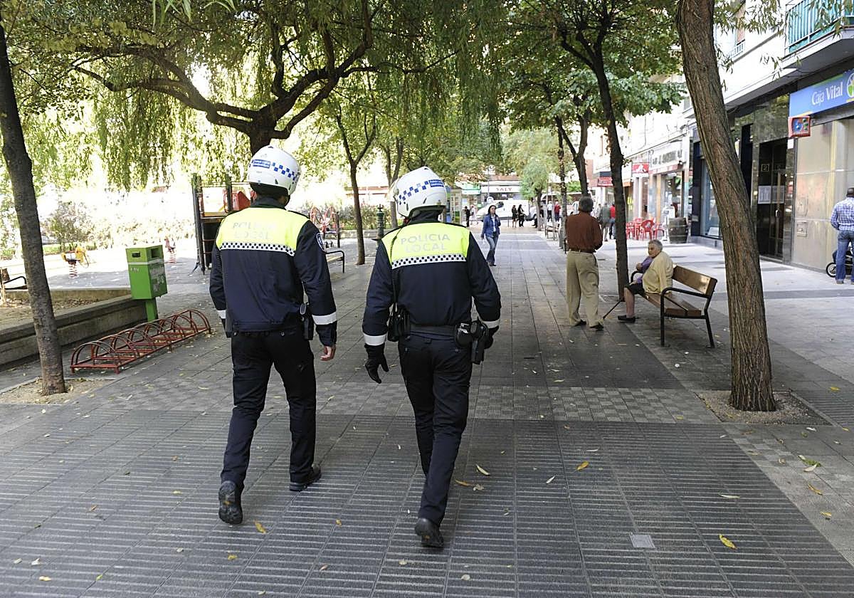 Detenido por acosar a una mujer aporreando la puerta de su casa en Vitoria