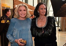 Beatriz de Orleans y Sonsoles Díez de Rivera en el acto para celebrar el 10 aniversario de Ion Fiz en las pasarelas.