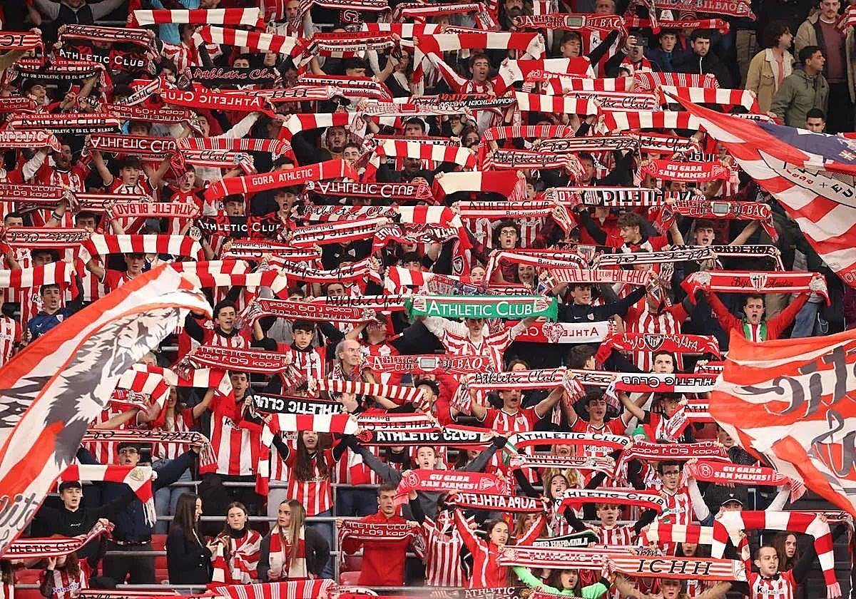 La grada de animación del Athletic, durante un partido.