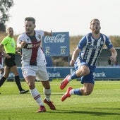 Carlos Vicente se duele en un lance del encuentro.