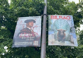 Lanzan pintura roja contra los carteles que anuncian a las figuras del toreo de la Aste Nagusia
