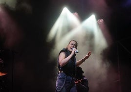 Isabel Aaiún ha actuado en la noche del martes en la plaza de los Fueros.