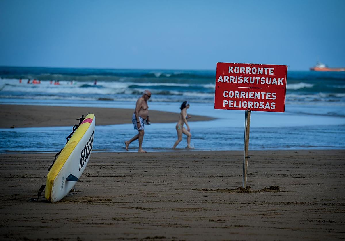 Playa de La Arena, cartel de peligro.