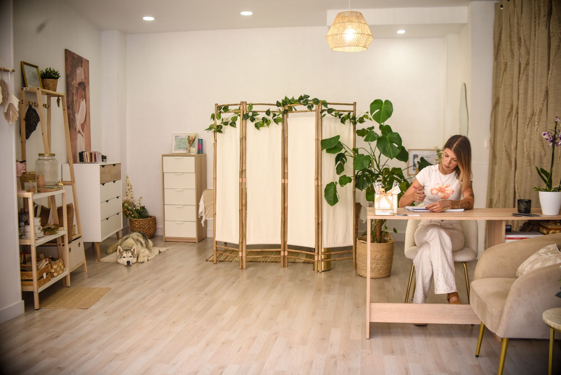 Bianka, maquilladora de cine, abre su propio estudio en Santurtzi