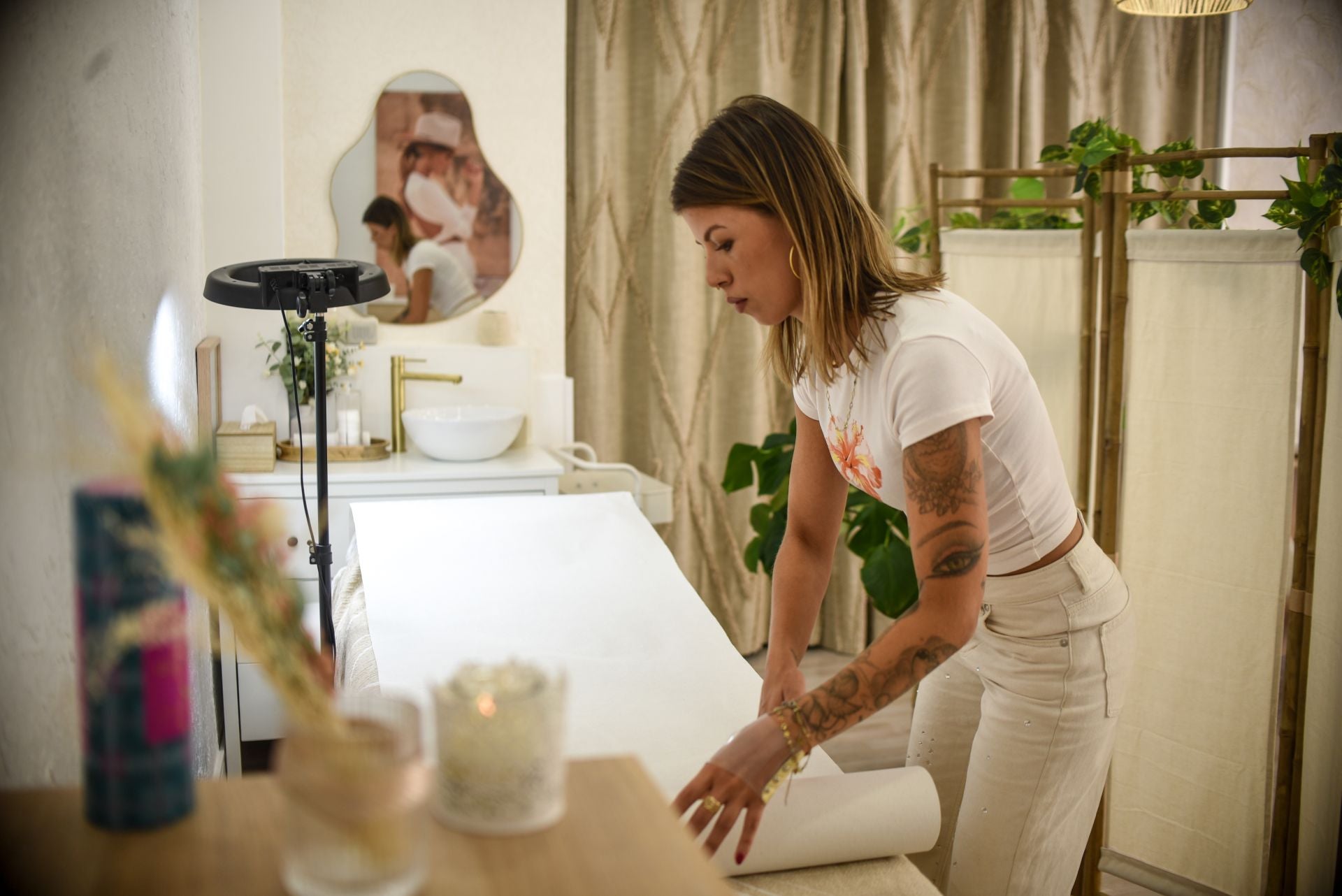 Bianka, maquilladora de cine, abre su propio estudio en Santurtzi