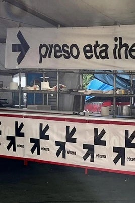 Imagen de una de las txosnas ubicadas en el recinto de Vitoria.