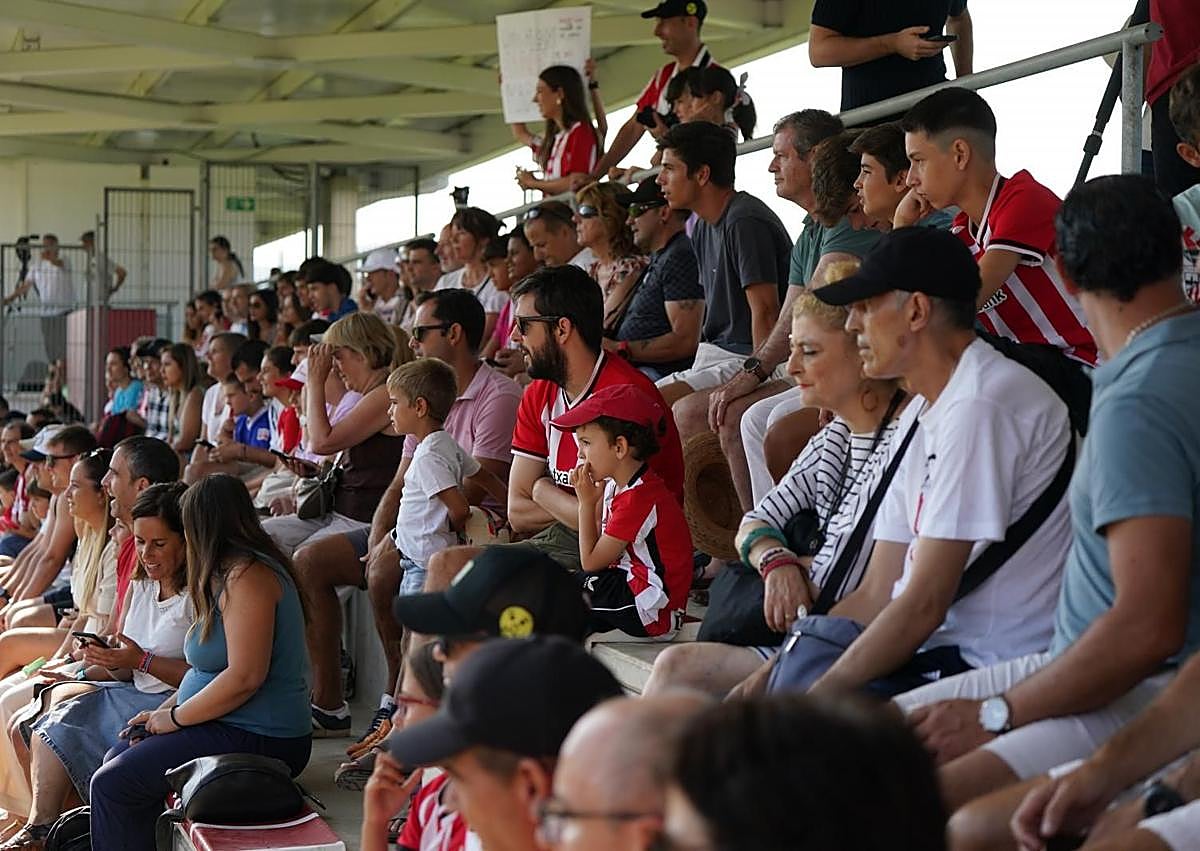 Imagen secundaria 1 - Ilusión rojiblanca ante el bache del Athletic: «Me está gustando el equipo, pero hace falta Laporte»