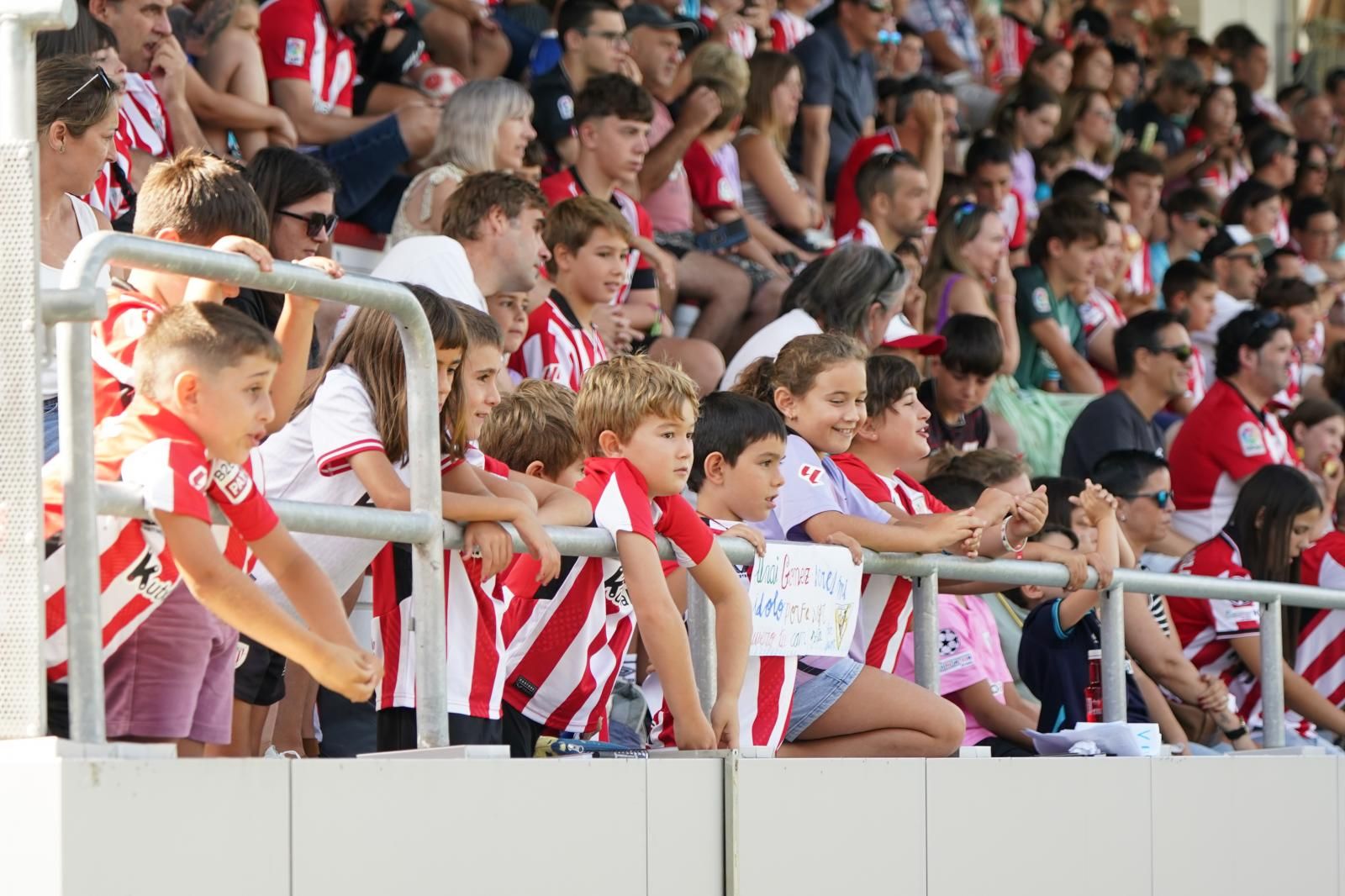 Las imágenes de la afición en Lezama