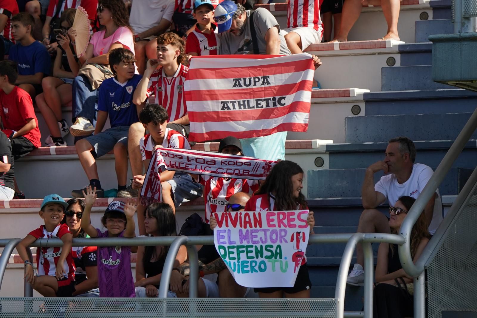 Las imágenes de la afición en Lezama