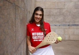 Irati Ruiz de Azua busca el Masters de pala de Vitoria mañana en los Fueros.