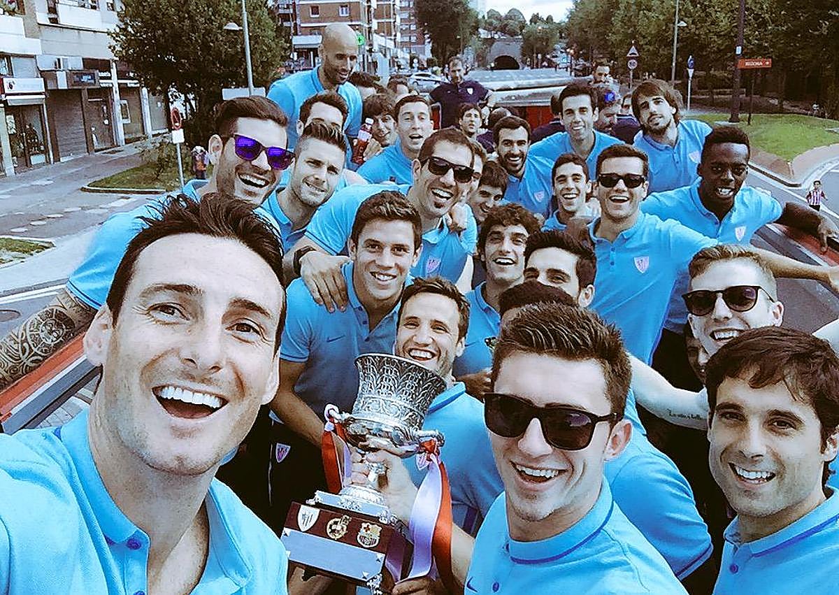 Imagen secundaria 1 - «Laporte era un chaval con espíritu callejero, de hacer bromas y de decirte las cosas a la cara»