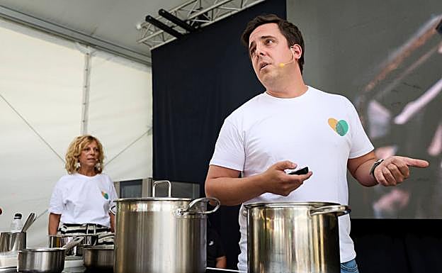 Miguel Caño y su madre, Rosa.