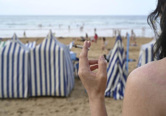 Prohibido fumar y otras normas por las que te pueden multar en la playa