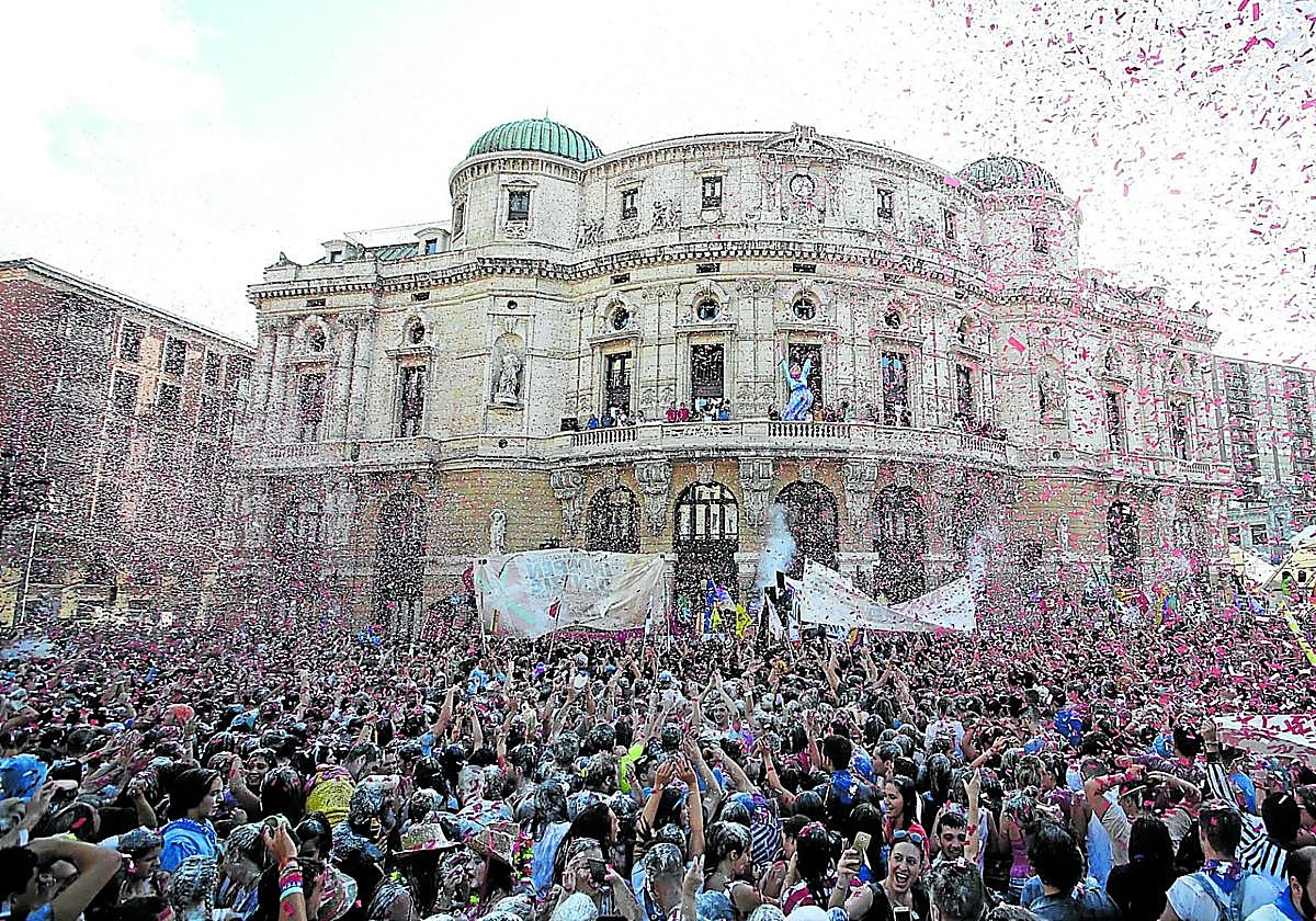 Miles de personas se concentrarán frente al Arriaga el próximo sábado para participar en el pregón y el txupín que marcará el inicio de Aste Nagusia.