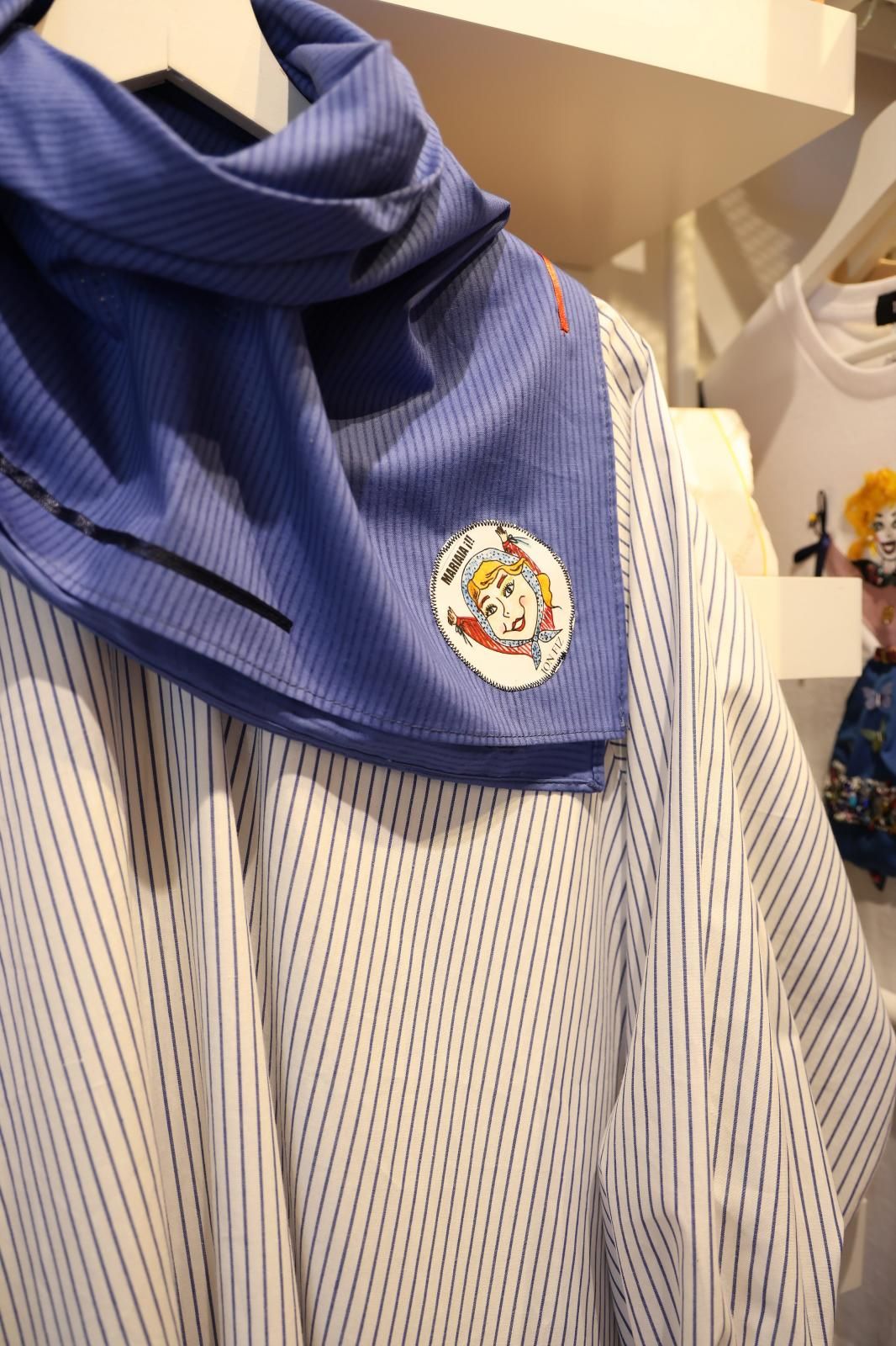 La camiseta más &#039;chic&#039; de Marijaia, faldas «anti-kalimotxo»... El diseñador Ion Fiz lanza una colección para Aste Nagusia