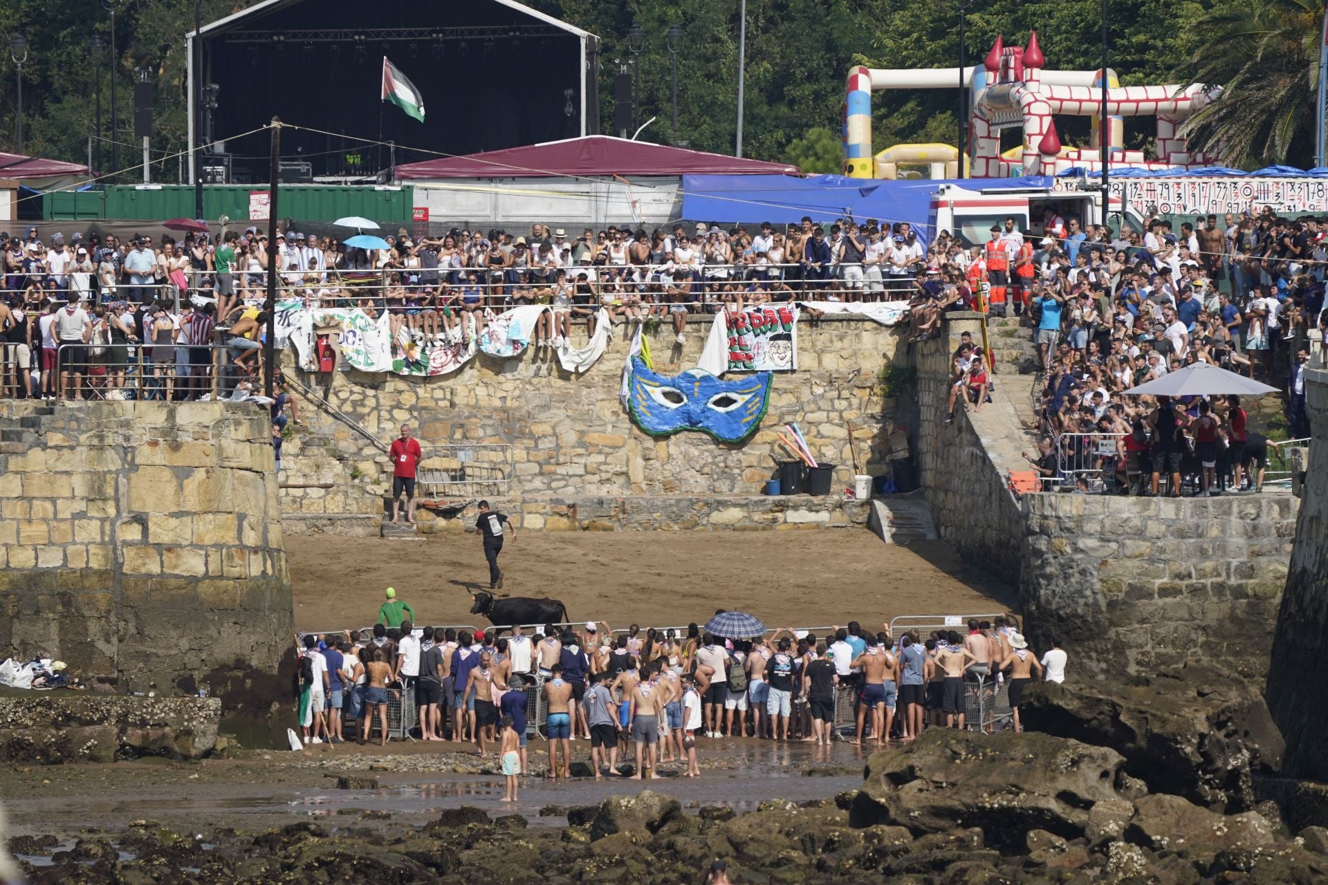 Las mejores imágenes de la &#039;sokamuturra&#039; del Puerto Viejo de Getxo