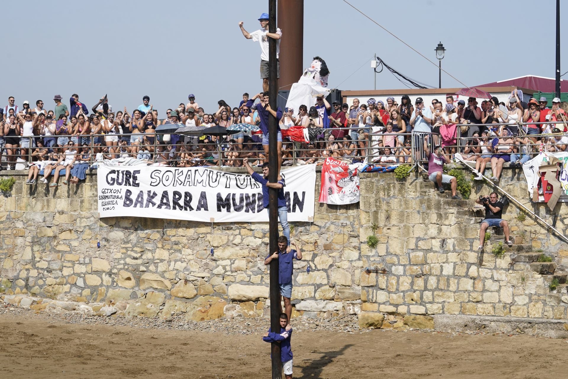 Las mejores imágenes de la &#039;sokamuturra&#039; del Puerto Viejo de Getxo