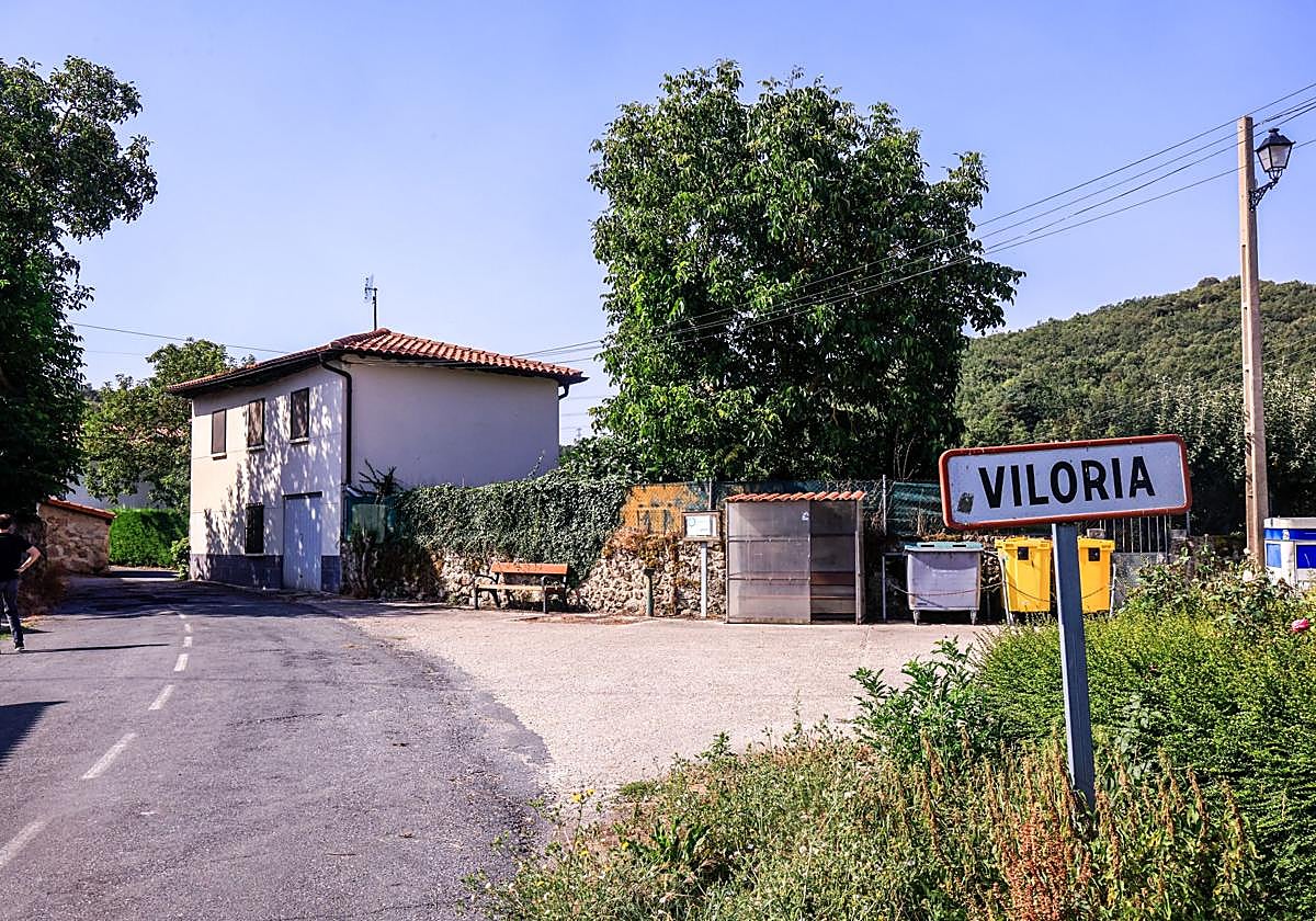 El concejo cuenta tan solo con 18 habitantes, la mayoría de ellos familiares. El agresor no era de la zona.