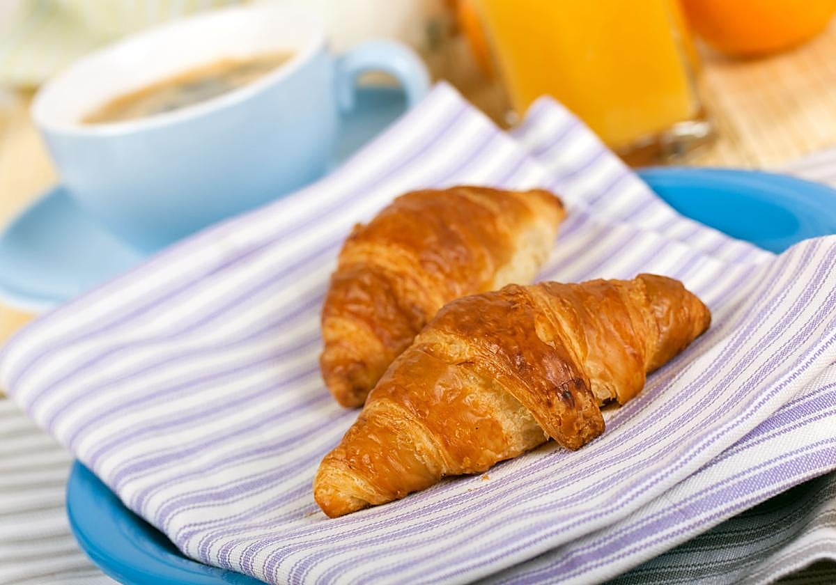 Un trabajador de un supermercado invita a sus compañeros a bollos por su cumpleaños y le despiden por un fallo en los pagos