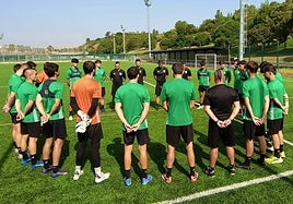 Antes del entrenamiento de este martes, el equipo ha guardado un minuto de silencio en memoria de Urtzi Gutiérrez.